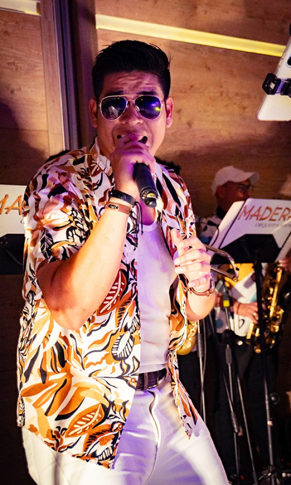 Madera Orquesta Show Yonathan Montañez 02