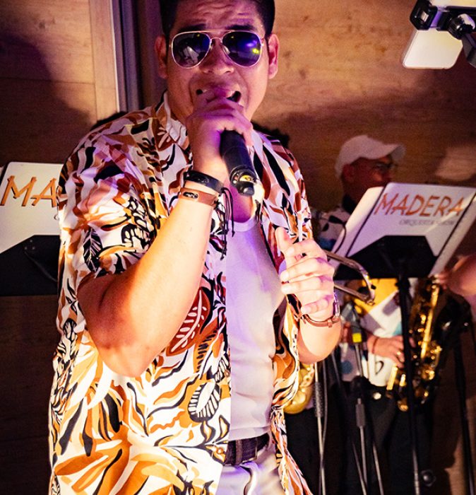 Madera Orquesta Show Yonathan Montañez 02